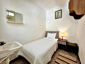 Postel nebo postele na pokoji v ubytování Hotel Paris