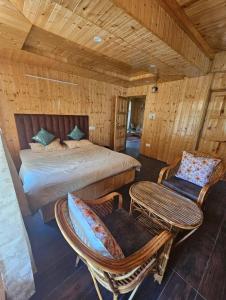 Un pat sau paturi într-o cameră la Apple Inn Wandervale Cottage +6 fotografii