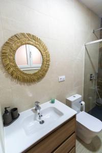 Koupelna v ubytování SH Casa Candelaria Apartamento en el centro