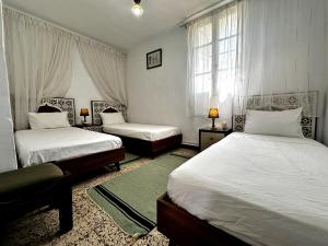 Postel nebo postele na pokoji v ubytování Hotel Paris