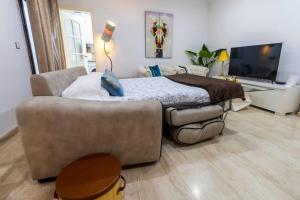 TV a/nebo společenská místnost v ubytování SH Pilucas Home Moderno apartamento con patio
