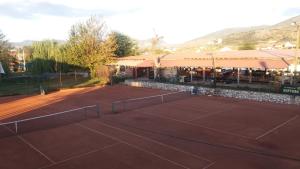 a tennis court in front of a restaurant at Hotel Markovi Kuli TD in Prilep
