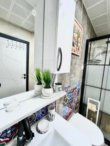 ห้องน้ำของ Kaira Homes Accomodations & Rentals +36 ภาพ