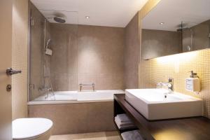 Koupelna v ubytování Park Inn by Radisson Antwerp City Centre + 30 fotografií