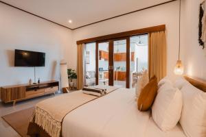 TV a/nebo společenská místnost v ubytování Villa Eve, 3 mins from La Brisa