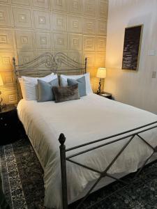 Cama o camas de una habitación en The Block Basic Room - Queen