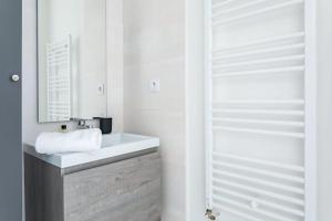 Kúpeľňa v ubytovaní Le Rio, appartement avec terrasse & parking + 20 fotografií