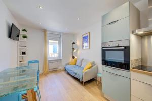 Televízia a/alebo spoločenská miestnosť v ubytovaní Le Magenta, appartement 2 chambres, proche plage