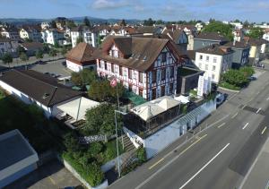 Ett flygfoto av Hotel Brauerei Frohsinn