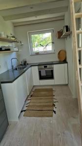 Kuchyň nebo kuchyňský kout v ubytování Tiny Villa