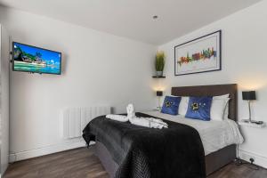 Giường trong phòng chung tại Exeter City Centre Apartments Eden Apartment