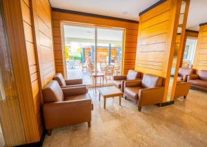 A seating area at Galaxy Beach Hotel Alanya