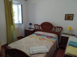 a bedroom with a bed and two dressers and a window at Casa do Poeta in Bubaces