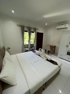 Ένα ή περισσότερα κρεβάτια σε δωμάτιο στο J&B House