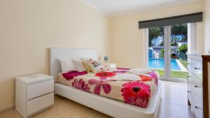 Ένα ή περισσότερα κρεβάτια σε δωμάτιο στο Villa Girassol +19 φωτογραφίες