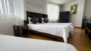 Ένα ή περισσότερα κρεβάτια σε δωμάτιο στο Benidorm Hotel