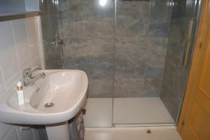 Łazienka w obiekcie Apartamentos Irta Playa