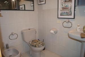 Łazienka w obiekcie Apartamentos Irta Playa