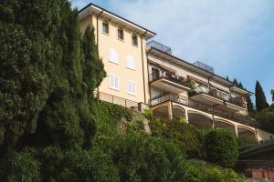 a large building on the side of a hill at Casa di Luca in Torri del Benaco