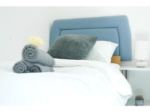 Postel nebo postele na pokoji v ubytování Spacious house near Westleigh Township, 4 Bed Room, Wifi, Private Parking