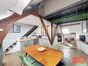 Kuchyňa alebo kuchynka v ubytovaní La passerelle, duplex atypique de charme + 4 fotografie