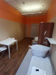 a room with a bed and a table in it at 2-Rent Group Hostel Rooms&Apartments GKP2 in Munich +263 photos