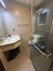 Ένα μπάνιο στο Luxury Apartment In Colombo City