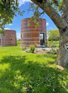 a cylindrical building with a tree in the foreground at Coup 2 Foudres in Saint-Jean-de-Blaignac