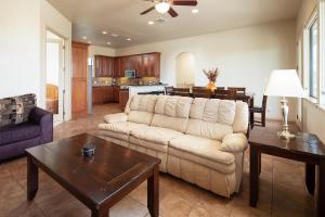 Χώρος καθιστικού στο Villa at Canyon Lake CL 1233