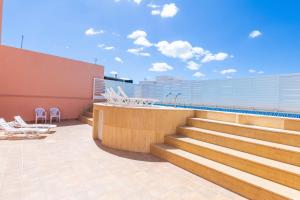 Hồ bơi trong/gần Cozy apartment near the sea with wifi and pool