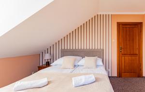 Postel nebo postele na pokoji v ubytování Zajazd Żuławy - Restauracja & Hotel