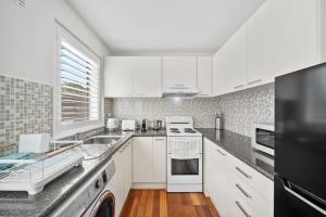 Dapur atau dapur kecil di Stylish and Peaceful Retreat Near Dickson - Hosted by Canstay