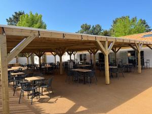 Ресторан / где поесть в Domaine Résidentiel de Plein Air Escale du Perthuis