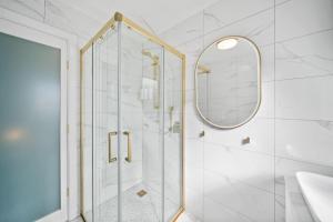 Bilik mandi di Stylish and Peaceful Retreat Near Dickson - Hosted by Canstay +25 gambar