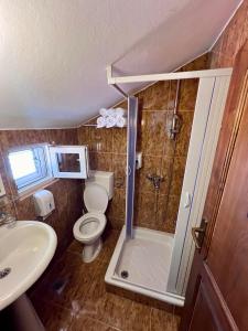 Koupelna v ubytování Hotel Max