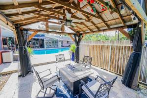 Φωτογραφία από το άλμπουμ του Upgraded Lux Retreat in Coconut Creek with Pool and Hot Tub σε Coconut Creek