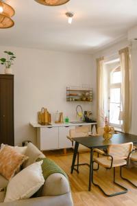 Χώρος καθιστικού στο Big-size Bett Gartenapartment