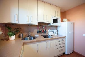 Kuchyňa alebo kuchynka v ubytovaní Luxury Country & Rural Villa Santa Brigida Las Palmas