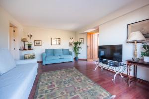 Televízia a/alebo spoločenská miestnosť v ubytovaní Luxury Country & Rural Villa Santa Brigida Las Palmas