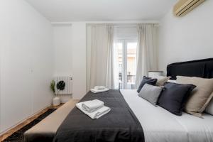 Postel nebo postele na pokoji v ubytování MintyStay - 1 BD Opera