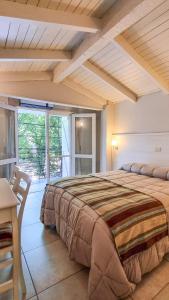 a bedroom with a large bed and a table at Tirol D'andrea in Villa General Belgrano