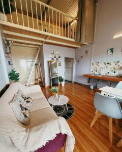 Posezení v ubytování The Hideout Homestay