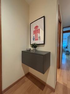 Una televisión o centro de entretenimiento en Apartamento céntrico O Castelo