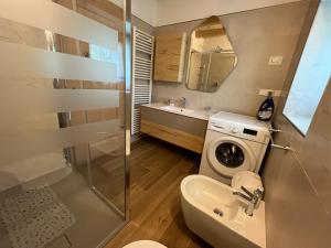 a bathroom with a washing machine and a sink at Mountain Chalet Splazoi in Strembo