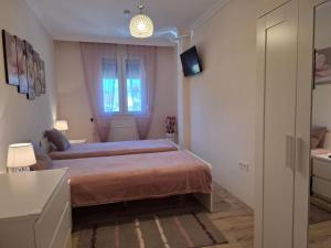 Postel nebo postele na pokoji v ubytování Fonyódi Centrum Apartman