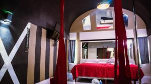 Postel nebo postele na pokoji v ubytování La Selva Auto Hotel ADULTS ONLY