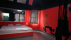 Postel nebo postele na pokoji v ubytování La Selva Auto Hotel ADULTS ONLY