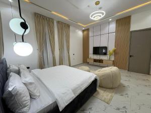 TV i/ili multimedijalni sistem u objektu Flavour condo