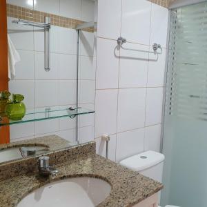 a bathroom with a sink and a toilet at Apt 2 Suítes no Life Resort com Vista parcial para o Lago e lazer completo in Brasilia
