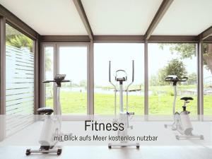 Gallery image of Ferienwohnungen Villa Nause mit Sauna, Fitness, Naturteich, Parkplatz, Spielplatz und direkten Meerblick in Sassnitz